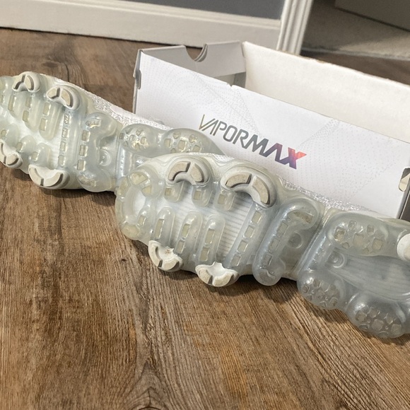 Gray Nike Vapormax - size 6 women’s - Picture 4 of 6